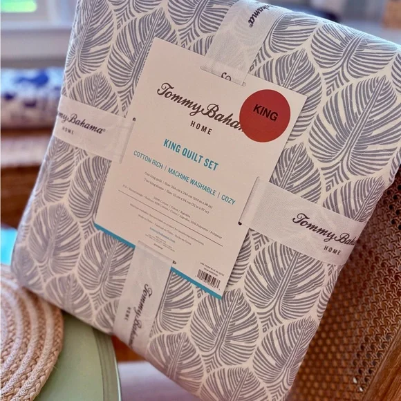 Tommy Bahama 3 piece Quilted King Bedding Set - Picture 3 of 9